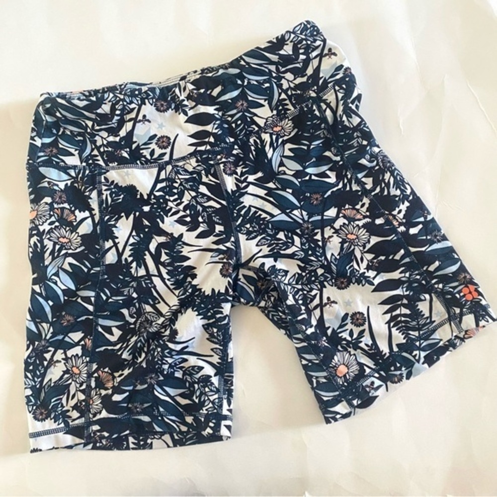 Sweaty Betty All Day Contour 7.5” White Blue Floral Gym Bike Shorts